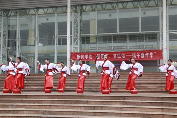 我司学子举行端午祭祀体验古风汉服之美